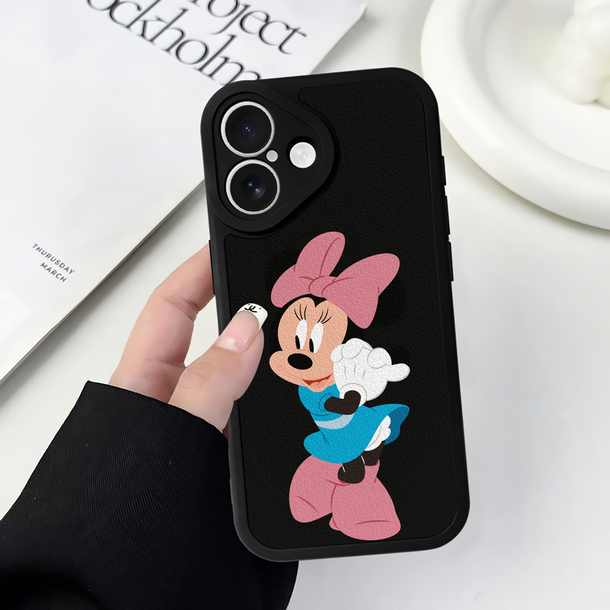 （画像用） ミッキーマウス Mickey Mouse 【iPhone 16シリーズ対応】シリコンスマホケース（レザー調） 材質：シリコン